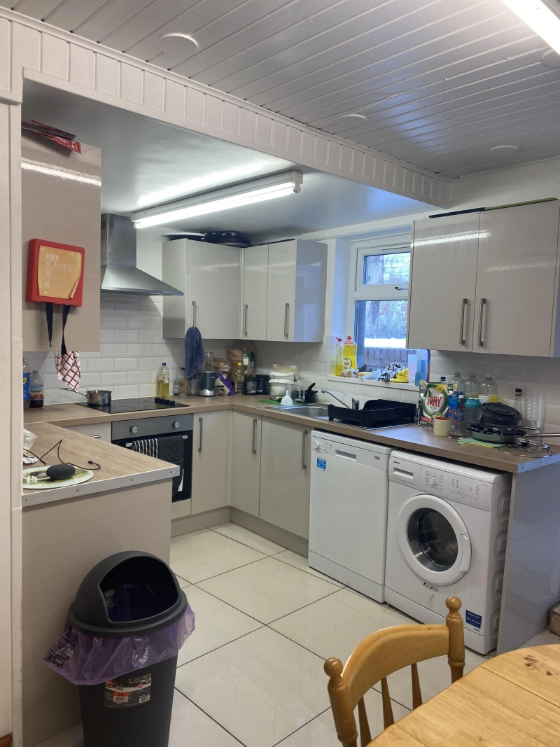 Victoria Terrace, LN1 1HZ - 4 Bed - Thumbnail 8